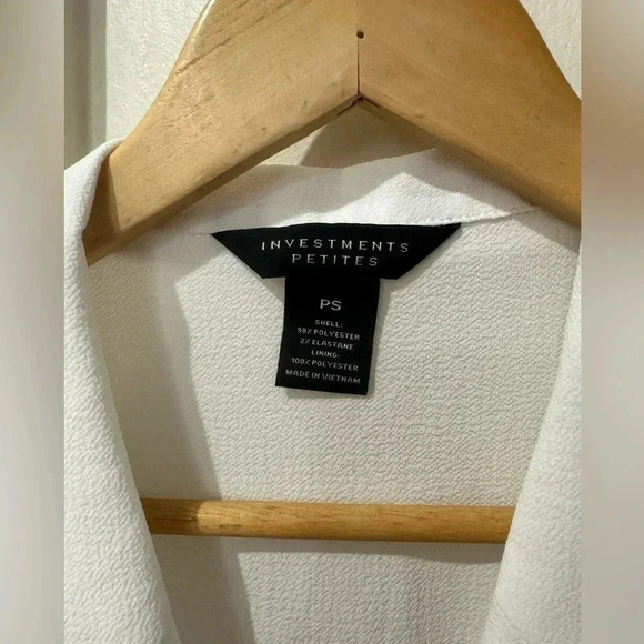 Investments Petites Cropped White Button Down - Picture 2 of 5